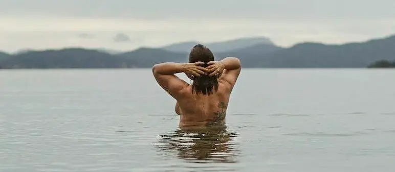 DL Acken in sea with arms up